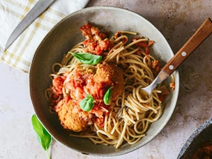 Esparguete com Almôndegas de Grão de Bico