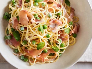 Esparguete com Ervilhas, Presunto e Parmesão