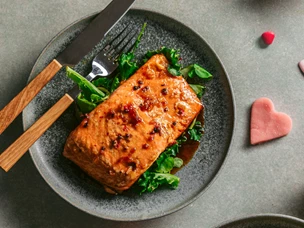 imagem de salmão caramelizado com mel e laranja