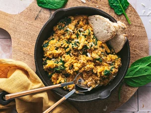 Ovos mexidos com farinheira e espinafres