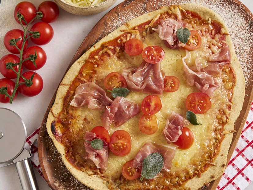 Pizza de Aveia, Mozarela, Presunto de Parma e Tomates Cherry