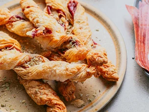 Rolinho de Massa Folhada, Queijo e Presunto